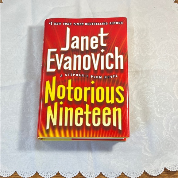 Bantam Other - Janet Evanovich 'Notorious Nineteen' Book - Red Cover